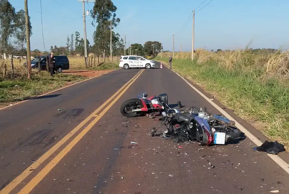 Colisão entre motos deixa um morto na Estrada da Roseira