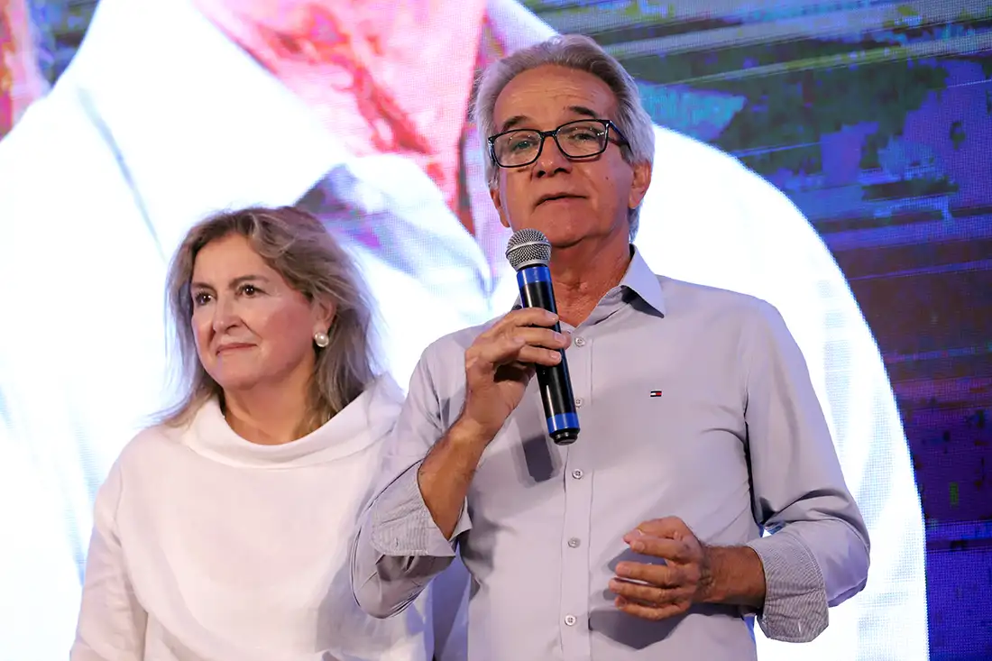 Paulo Silva oficializa candidatura à reeleição, com Maria Helena como vice