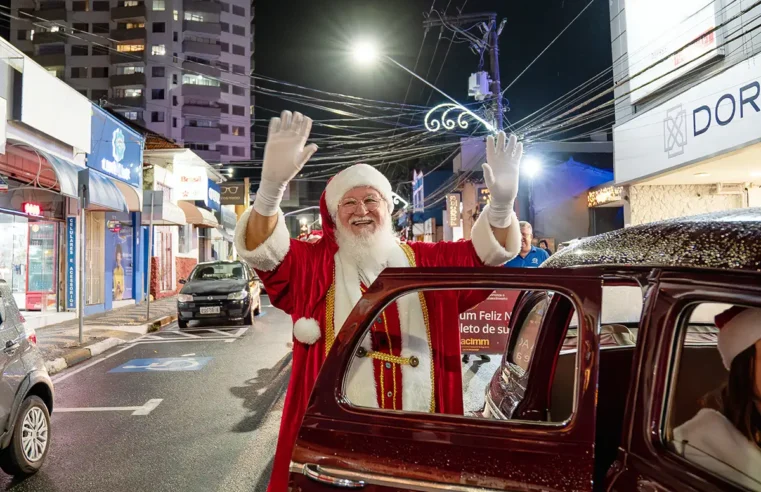 Parada de Natal da Acimm marca chegada do Papai Noel em Mogi Mirim