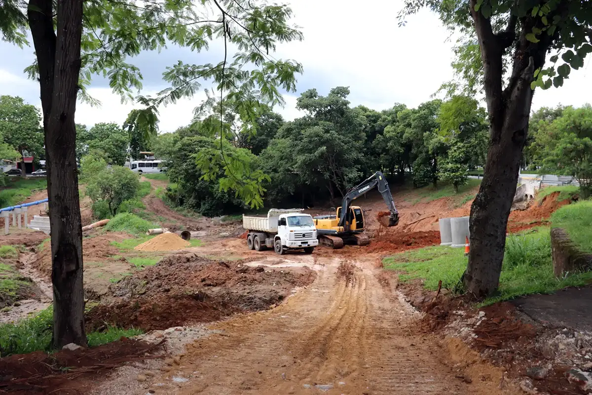 Avançam as obras do sistema antienchente no Zerão