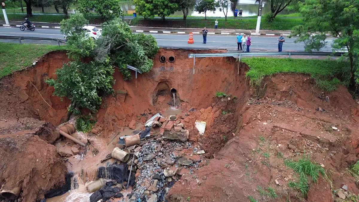 Temporal causa estragos e mobiliza equipes de emergência em Mogi Mirim