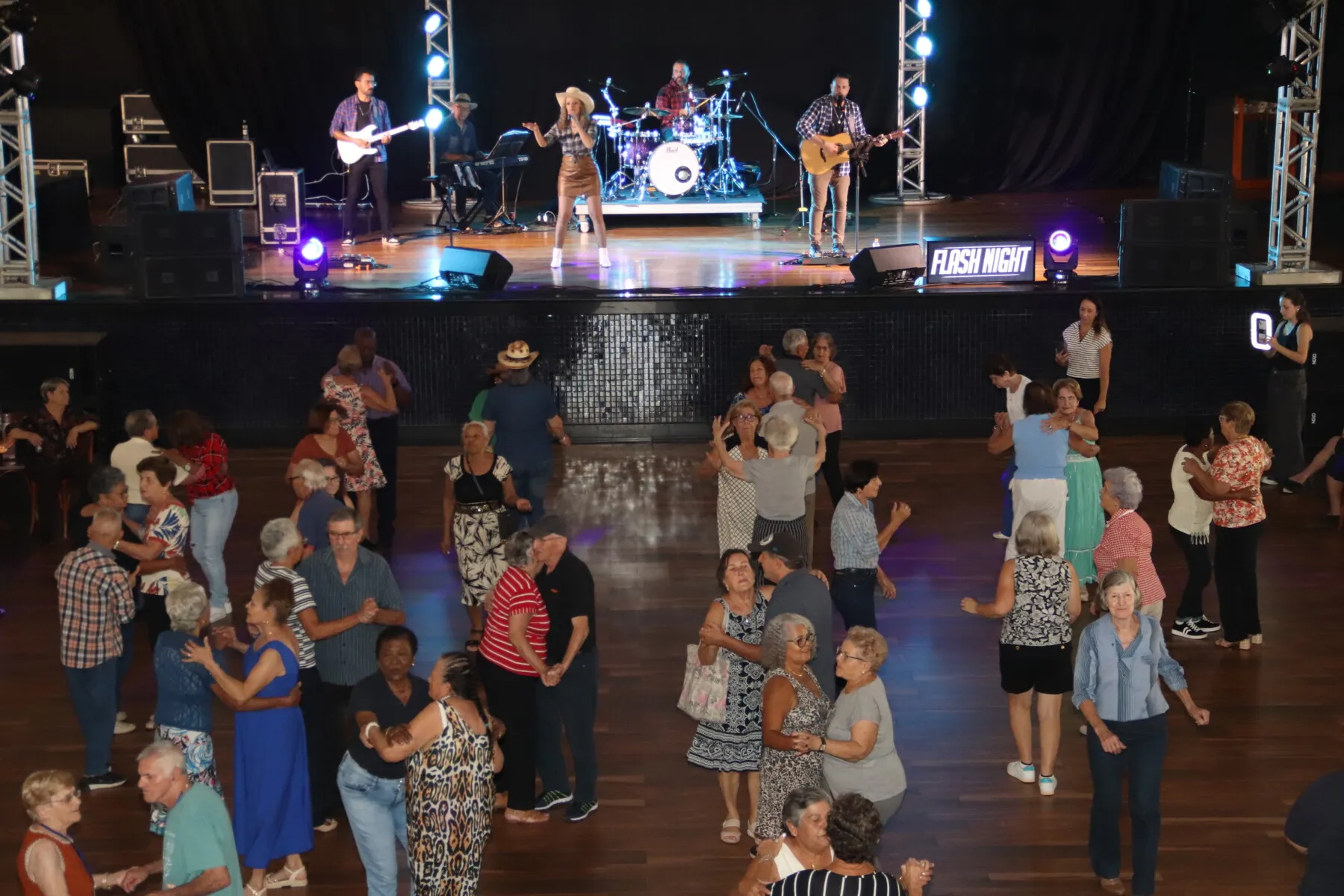 Bailão Sertanejo do Fundo Social de Mogi Mirim atrai cerca de 500 pessoas