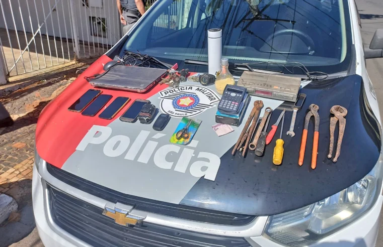 Homem é preso após furtar residência e agredir policiais, em Mogi Mirim