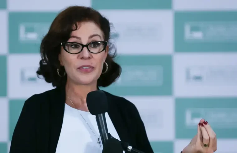 Deputada Carla Zambelli, condenada pelo STF, deixa o Brasil