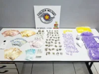 Irmãos são detidos por tráfico de drogas após fuga durante fiscalização em Mogi Guaçu