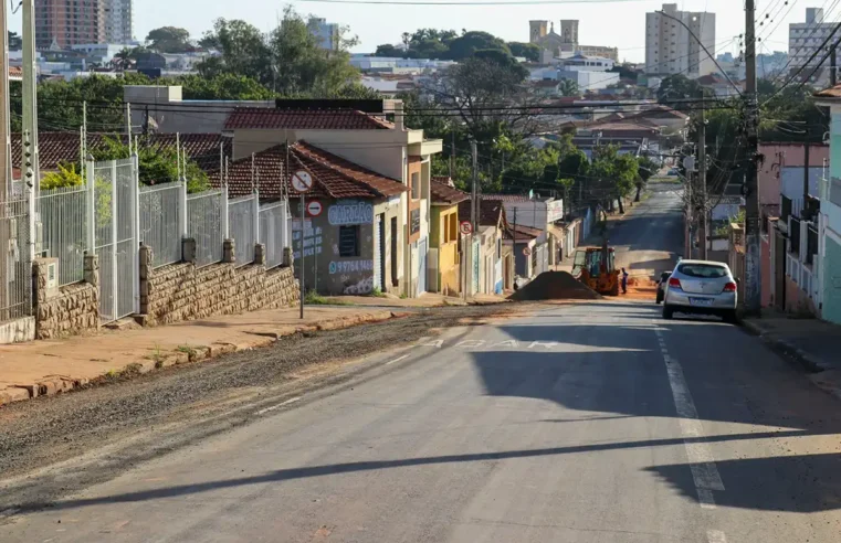 Obras na Rua do Mirante avançam; calçamento da Praça Itapira também é recuperado