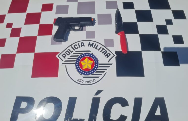 Homem é preso com faca e réplica de arma após ameaçar policial em Mogi Mirim