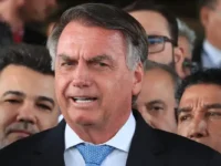 Defesa de Bolsonaro diz que foi surpreendida com prisão domiciliar