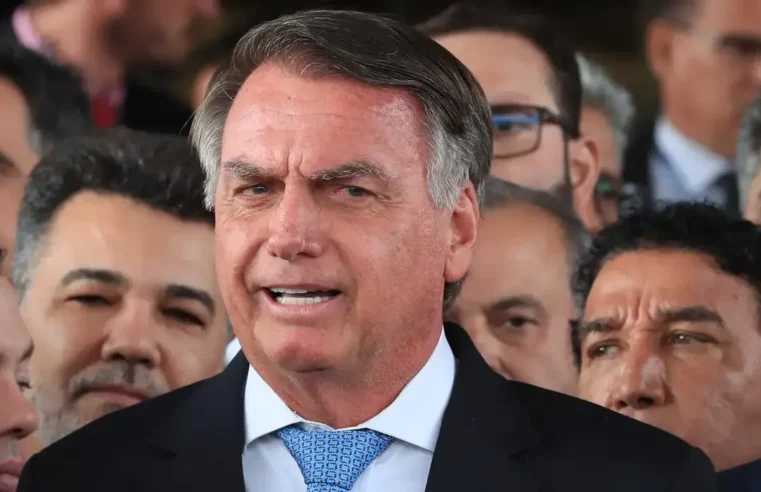 Defesa de Bolsonaro diz que foi surpreendida com prisão domiciliar