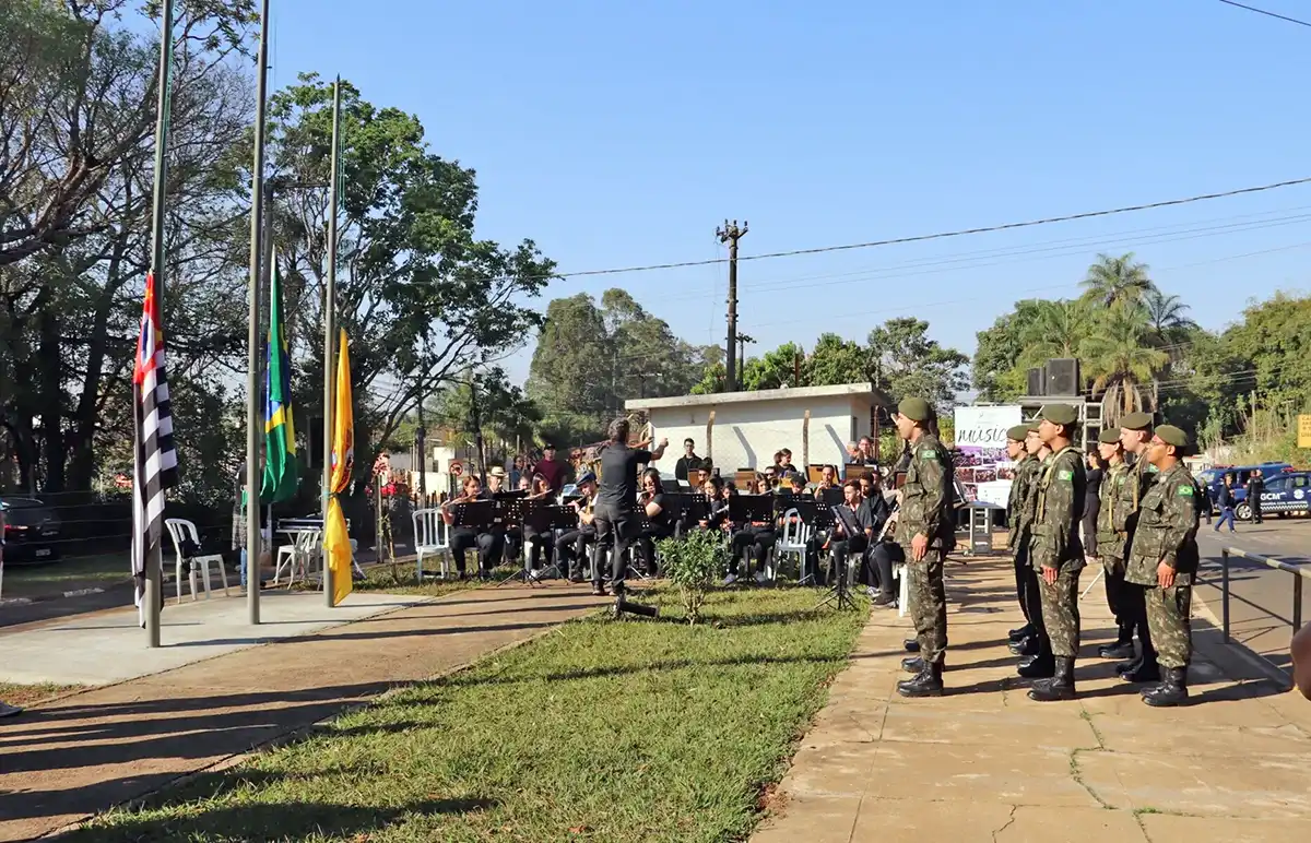 Desfile em Martim Francisco abre Semana da Pátria em Mogi Mirim