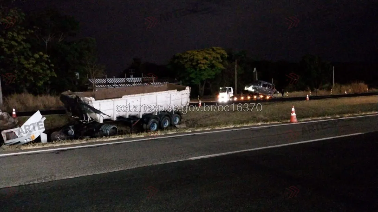 Colisão entre van e carreta deixa uma vítima fatal na SP-340, em Mogi Mirim