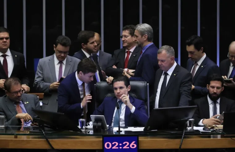 PEC da blindagem é aprovada por deputados e vai ao Senado