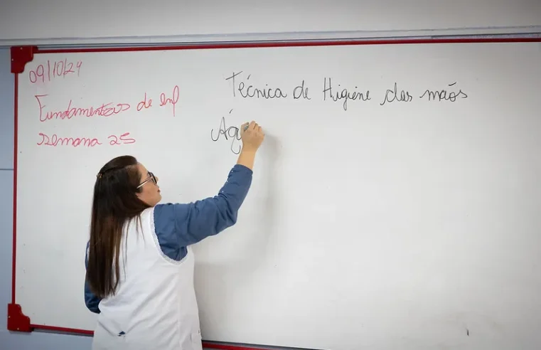 Educação de SP vai efetivar mais de 4 mil professores aprovados em concurso público