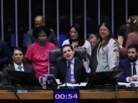 Câmara dos Deputados aprova licença menstrual de até 2 dias; proposta segue para o Senado