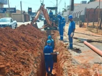 Saae realiza obra de extensão de rede de esgoto na Rua Santa Cruz