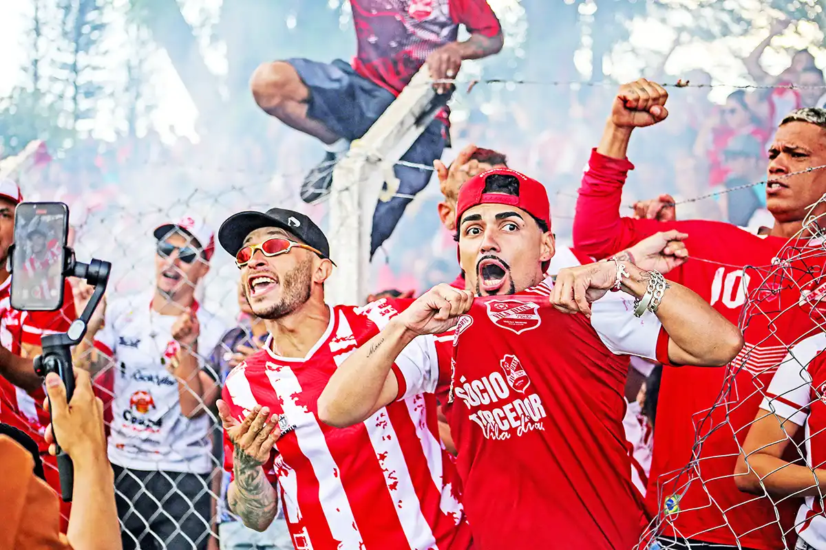 Vila Dias coroa campanha invicta com o bicampeonato da 1ª divisão