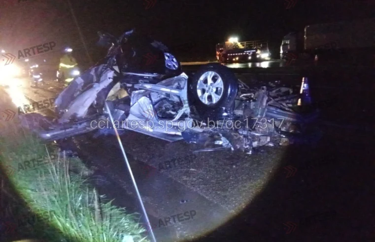 Colisão frontal entre carro e carreta deixa um morto na SP-340, em Mogi Guaçu