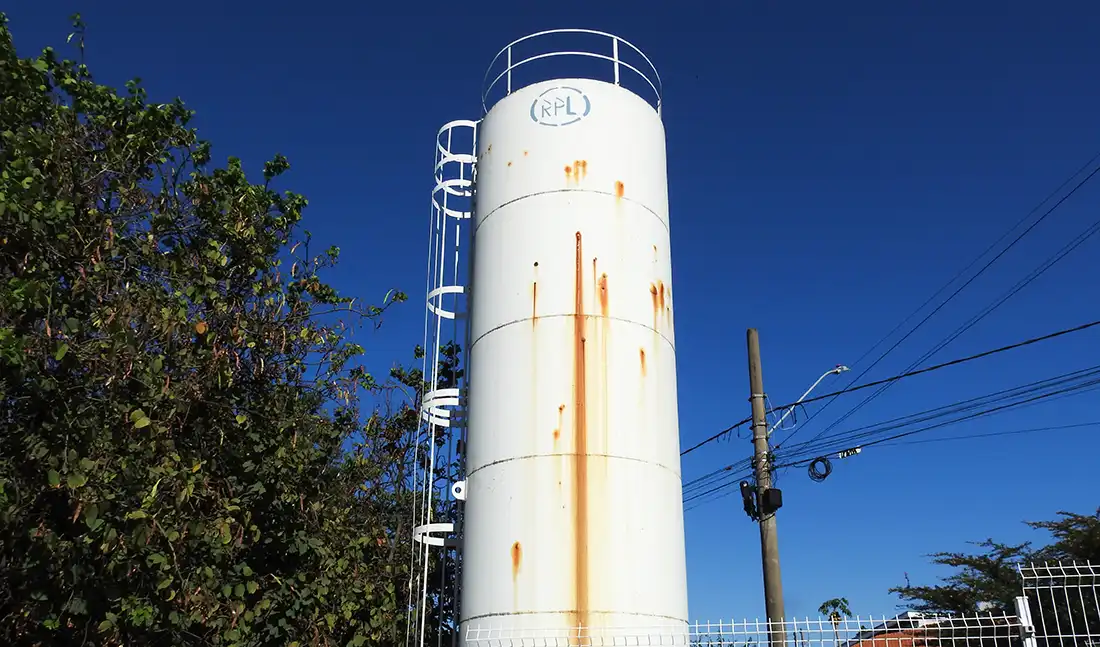 Creche com caixa d’água enferrujada tem casos de diarreia em crianças