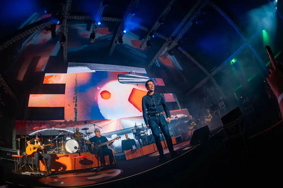 Capital Inicial reúne mais de 6 mil pessoas no Baile do Hawaii do Clube Mogiano