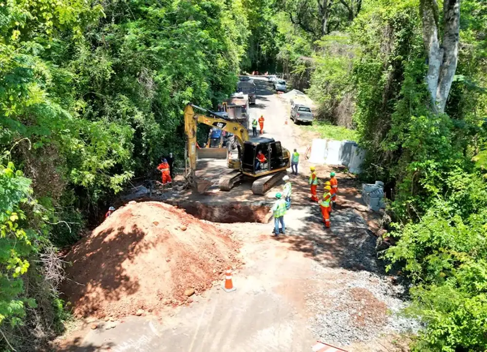 Obras na Estrada da Cachoeira são iniciadas; motoristas devem ficar atentos a interdições