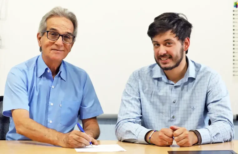 Paulo Silva sanciona lei que amplia licença-paternidade do servidor para 30 dias