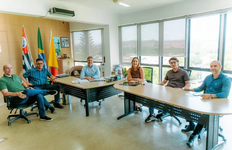 Prefeitura recebe projeto de reforma da Praça do Recanto