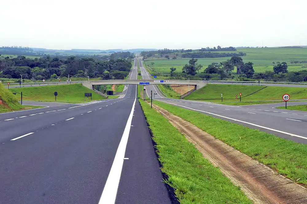 Esvaziada, greve dos caminhoneiros não afeta rodovias da região