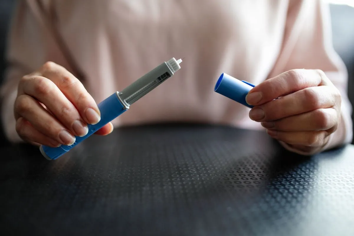 Anvisa alerta para riscos de canetas emagrecedoras manipuladas