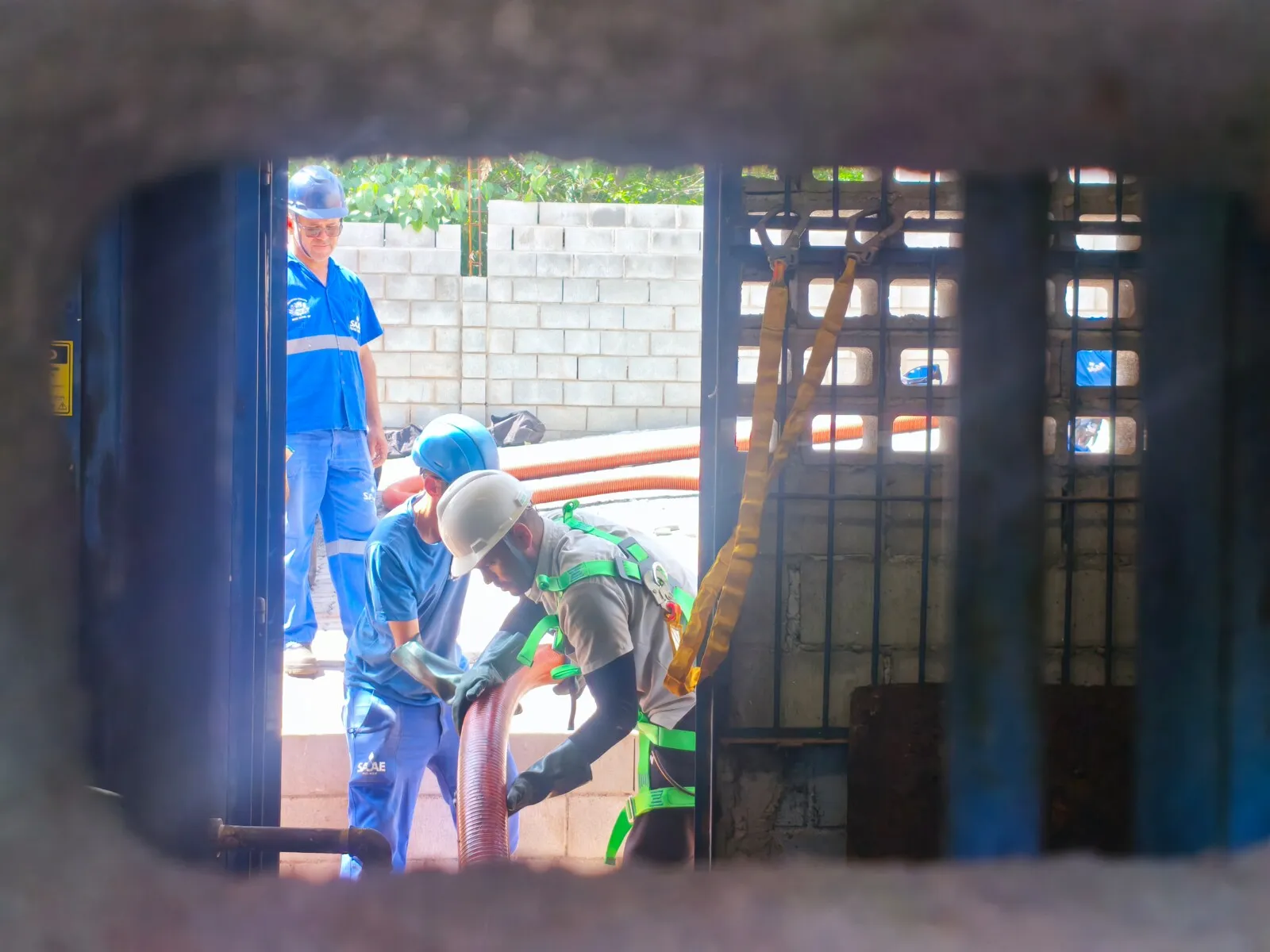 Descarte irregular sobrecarrega estação de esgoto do Linda Chaib