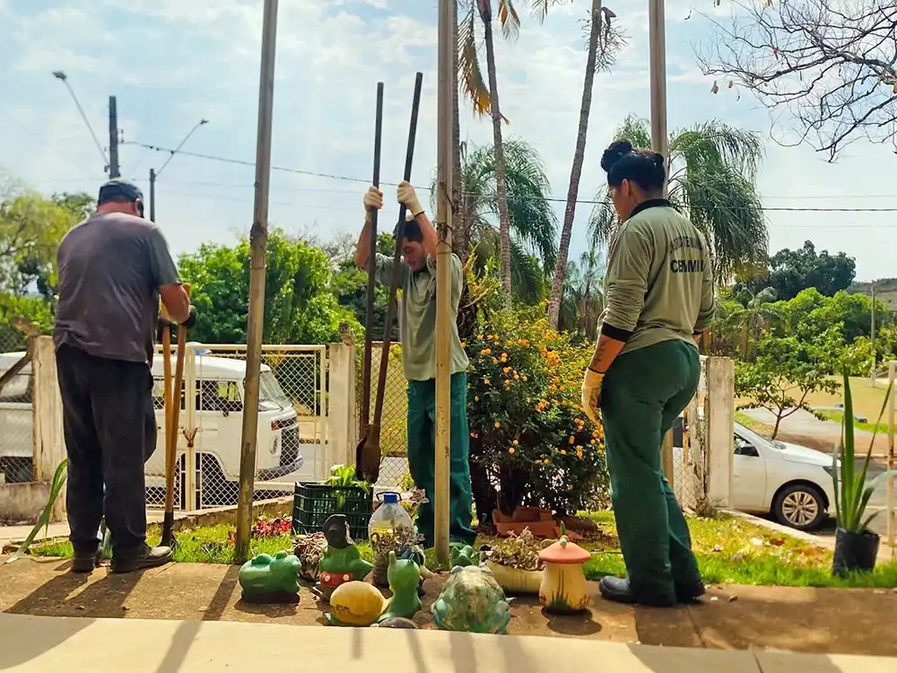 Projeto Escola Mais Verde planta 330 mudas em 7 unidades escolares de Mogi Mirim