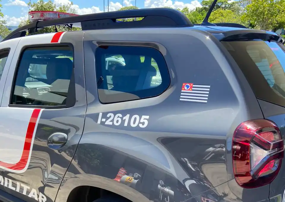 Mulher é presa após incendiar carro do ex na noite de Natal, em Mogi Guaçu