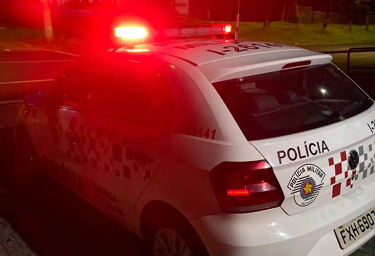 Homem é preso após ameaçar avó e resistir à prisão, em Mogi Guaçu