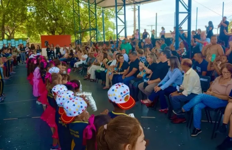 Escola Dona Sinhazinha celebra seus 65 anos com a comunidade escolar