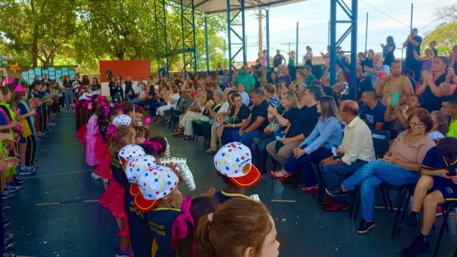 Escola Dona Sinhazinha celebra seus 65 anos com a comunidade escolar