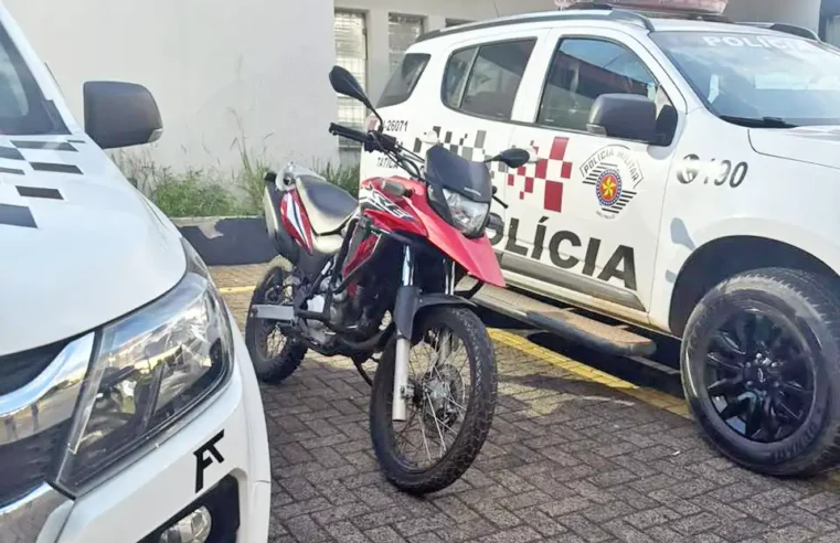 Força Tática prende dois e recupera motocicleta furtada em Mogi Guaçu