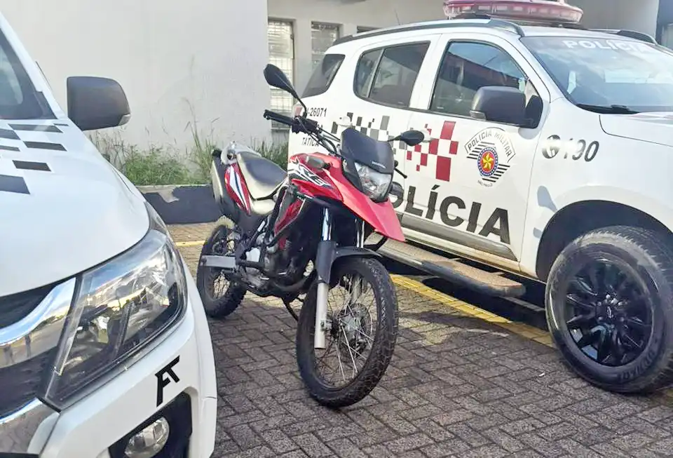 Força Tática prende dois e recupera motocicleta furtada em Mogi Guaçu