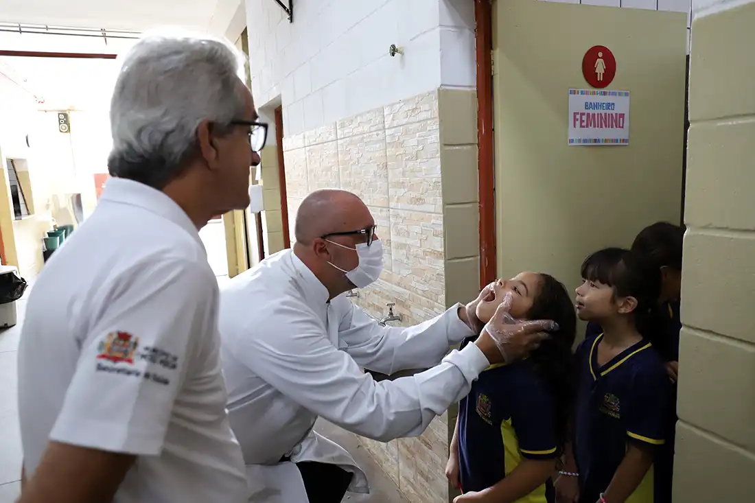 Quase 10 mil alunos de Mogi Mirim passam por avaliação e prevenção bucal em 2025