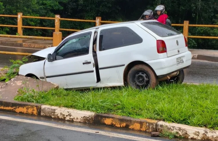 Motorista perde controle e provoca acidente na ponte próxima à Etec de Mogi Mirim