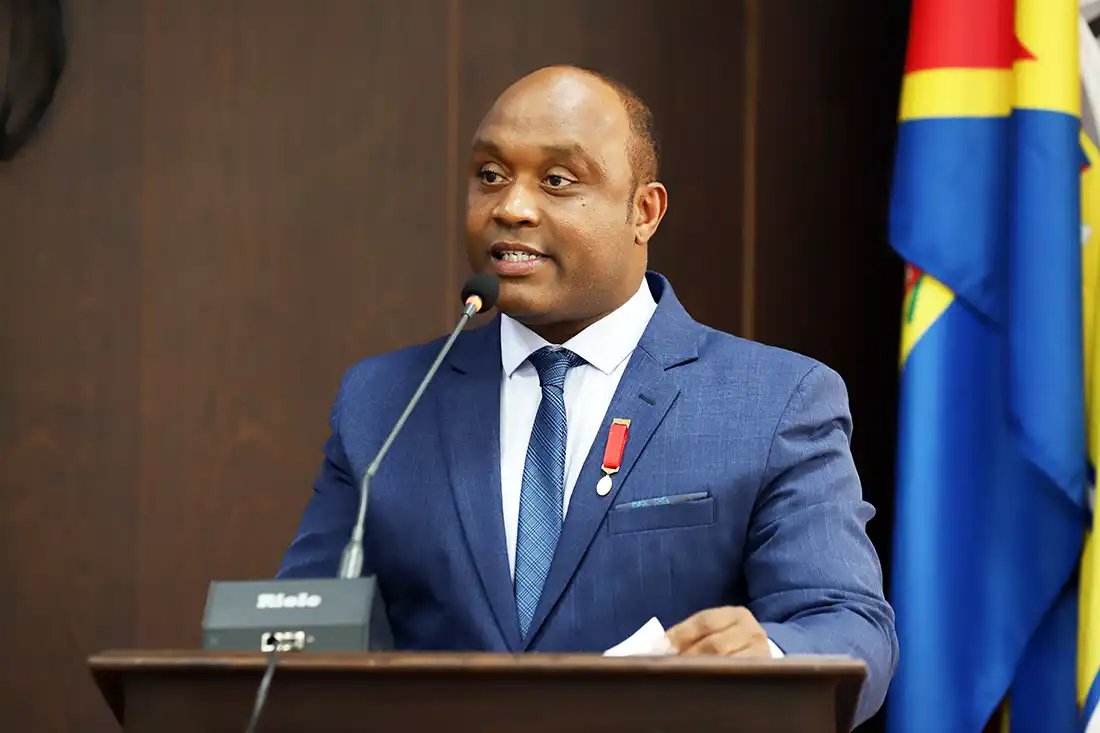 Alexandre Cintra toma posse como vereador durante licença de Luiz Saviano