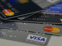 Percentual de famílias com dívidas cresce, mas inadimplência cai