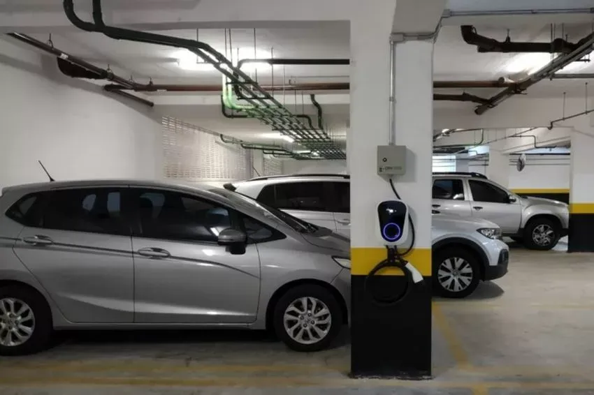 SP sanciona lei que permite instalação de carregadores de carros elétricos em condomínios