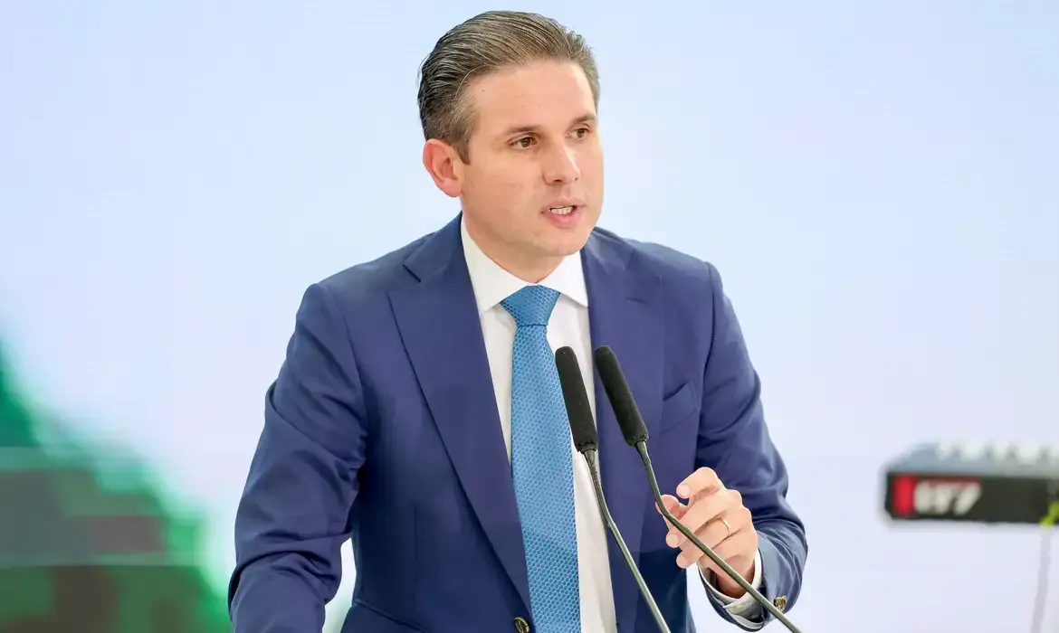 Fim da Escala 6×1 pode ser votado em maio, diz presidente da Câmara dos deputados