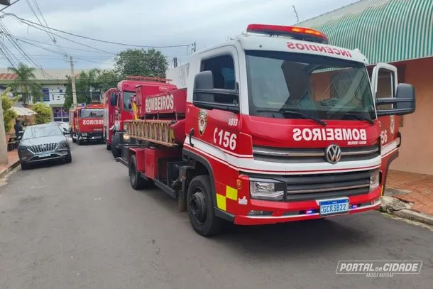 Bombeiros controlam princípio de incêndio em depósito na Santa Cruz, em Mogi Mirim