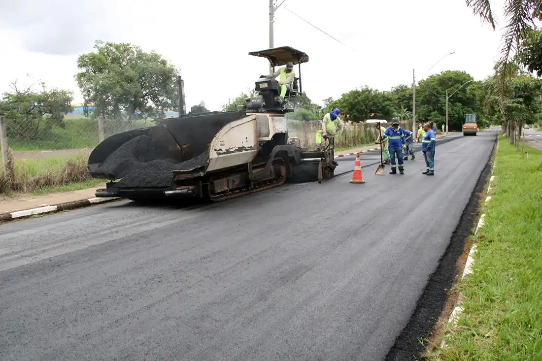 Avenida Adib Chaib recebe obras de recapeamento