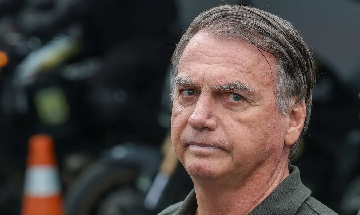 Moraes concede prisão domiciliar para Bolsonaro por 90 dias
