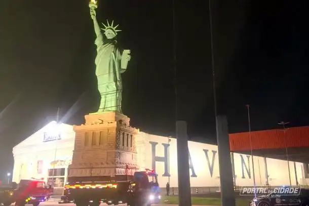 Princípio de incêndio atinge estátua da Havan em Mogi Mirim