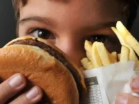 Uma em cada cinco crianças e adolescentes tem sobrepeso ou obesidade