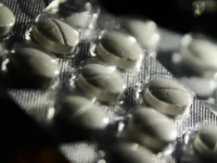 Deputados aprovam regras para venda de remédios em supermercados