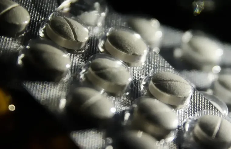 Deputados aprovam regras para venda de remédios em supermercados