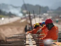 Estado de SP cria quase 300 mil vagas em 12 meses e registra salário de admissão recorde